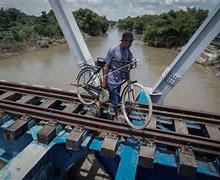 Mimpi Menyebrangi Jembatan Diatas Sungai